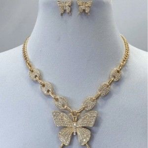 💎🛑⚠️LAST ONE! 💞Butterfly earring and necklace set!